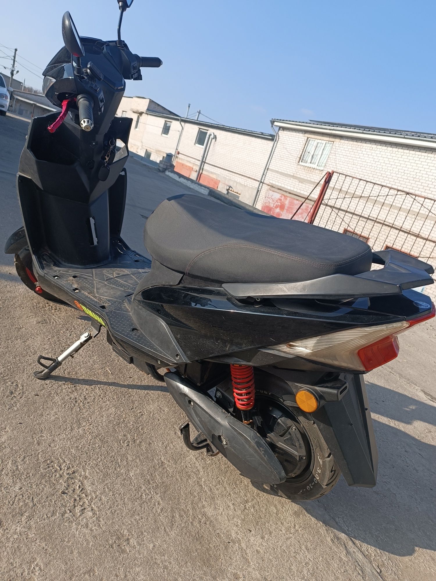 Продам электроскутер І'VEE Wasp 1800квт