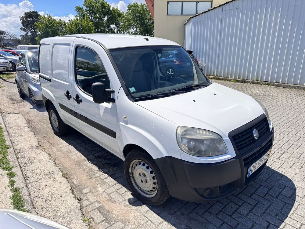 Fiat doblo fibrada com ac a trabalhar