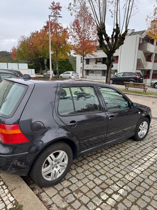 Golf 200 4 portas