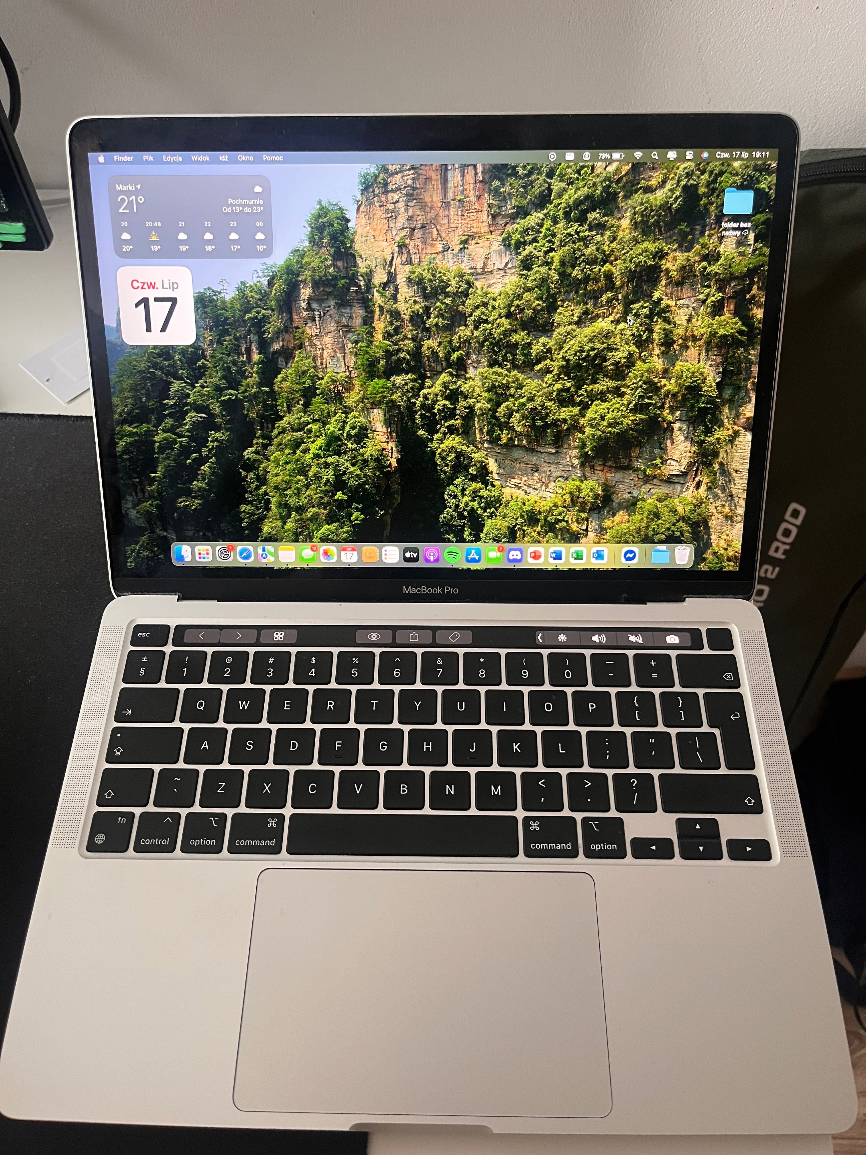MacBook Pro M2 2022 TouchBar + Green Cell adapter
