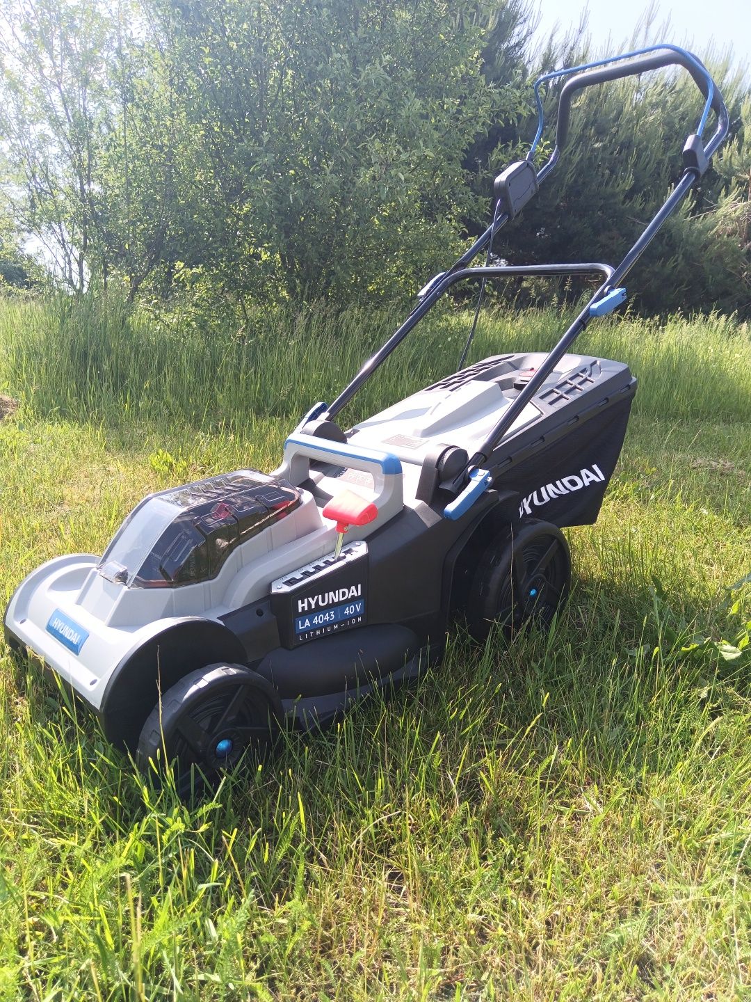 Газонокосарка аккумуляторна HYUNDAI LА4043LI 43см,40V є мульчування
