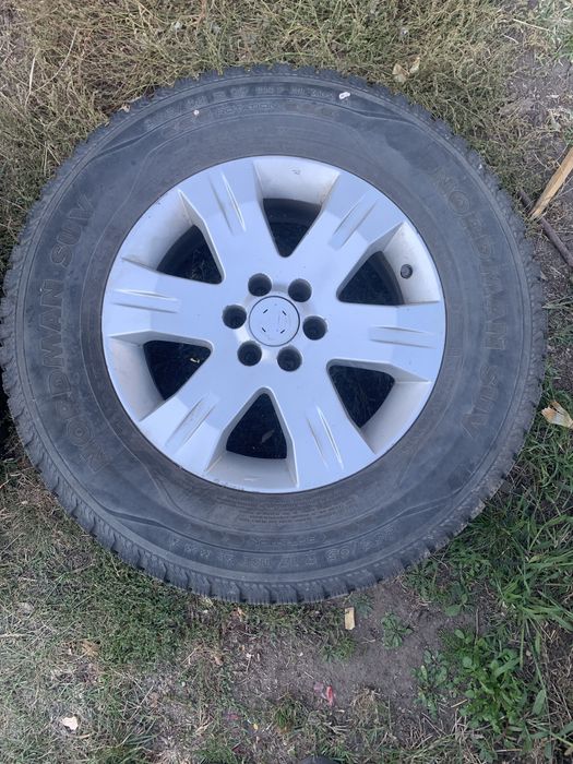 Оригіальні диски нісан патфайндер з зимовою гумою.