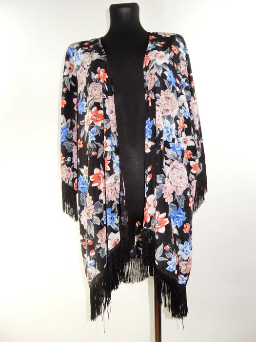 Kimono narzutka frędzle plażowa czarna kwiaty print Select 46 3XL