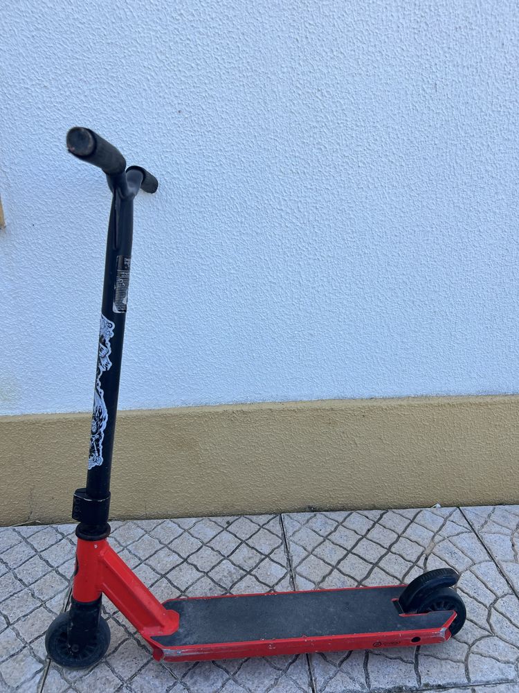 Trotinete em boa condição.