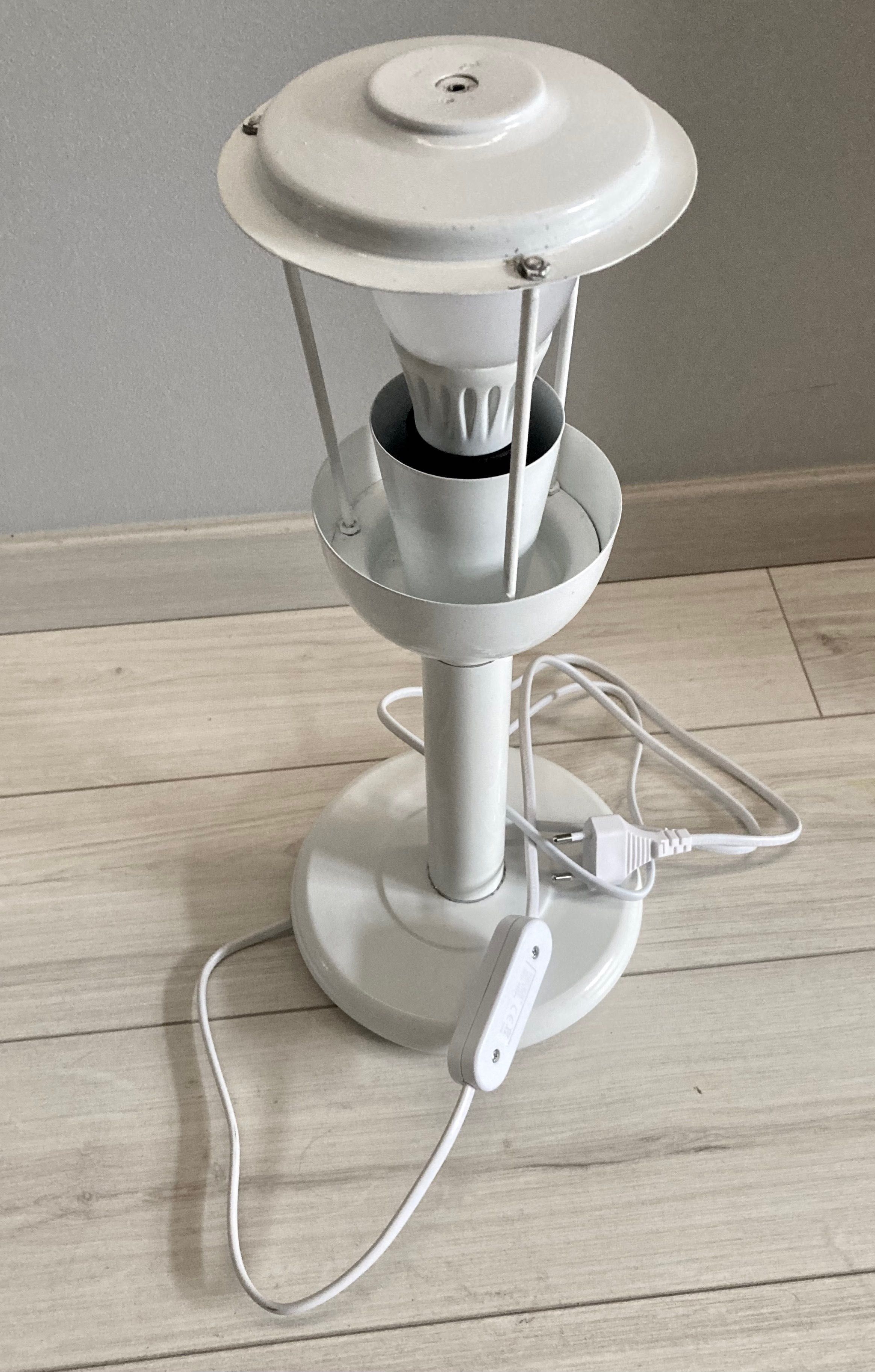 Lampa designerska, stołowa, gabinetowa  z pięknym  szklanym kloszem