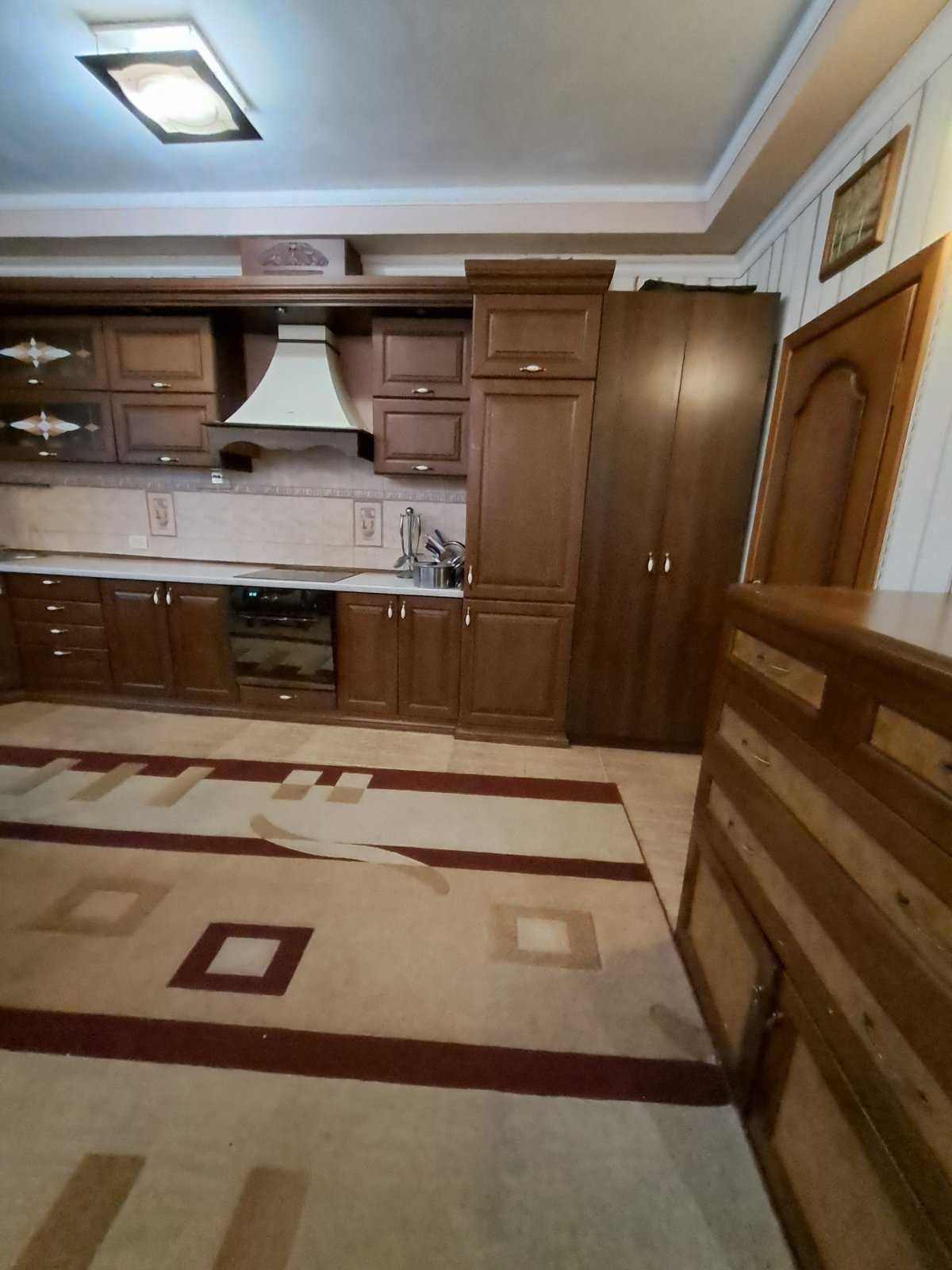Продам дуплекс 125,1 м2 з гаражем в центрі міста Кропивницького.