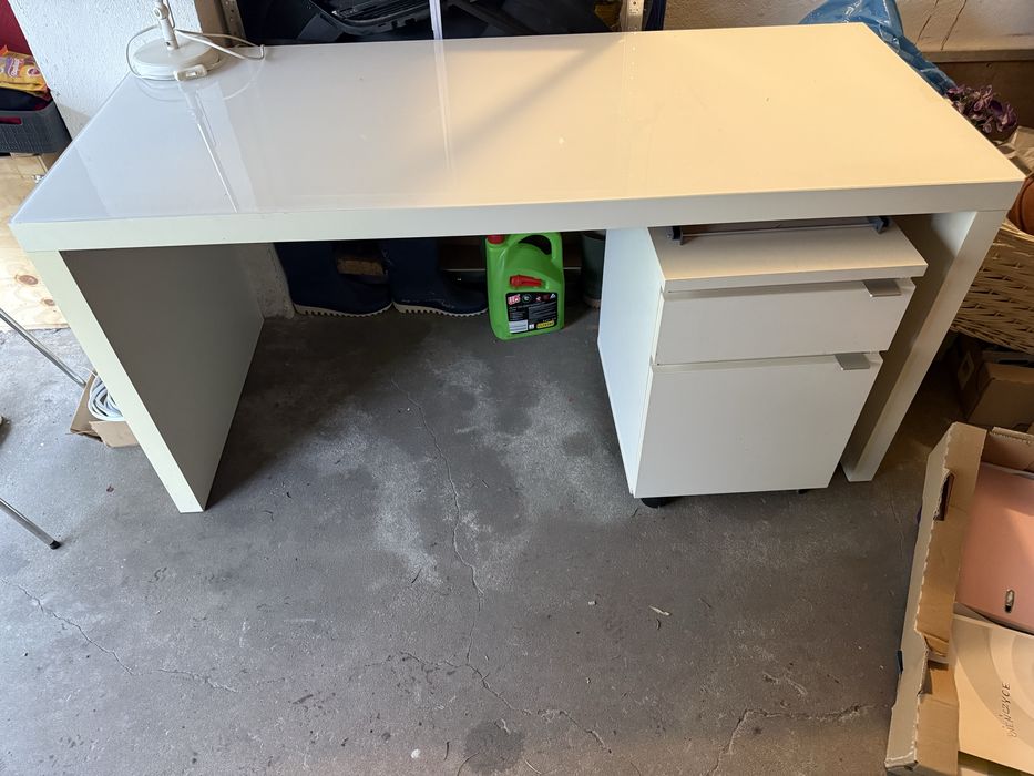 Biurko IKEA z szufladami