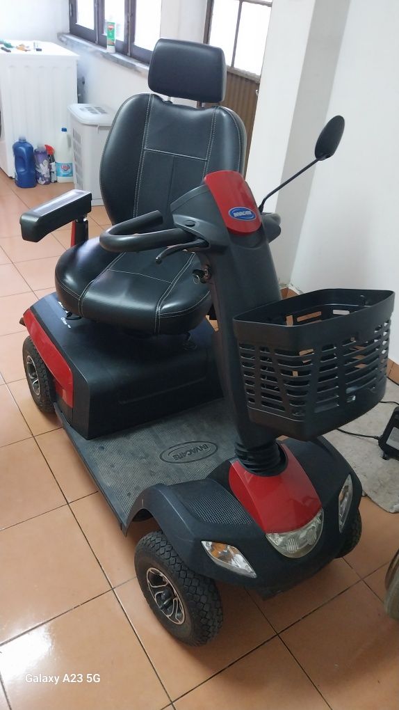 Cadeira de rodas  eléctrica de 4 rodas para mobilidade