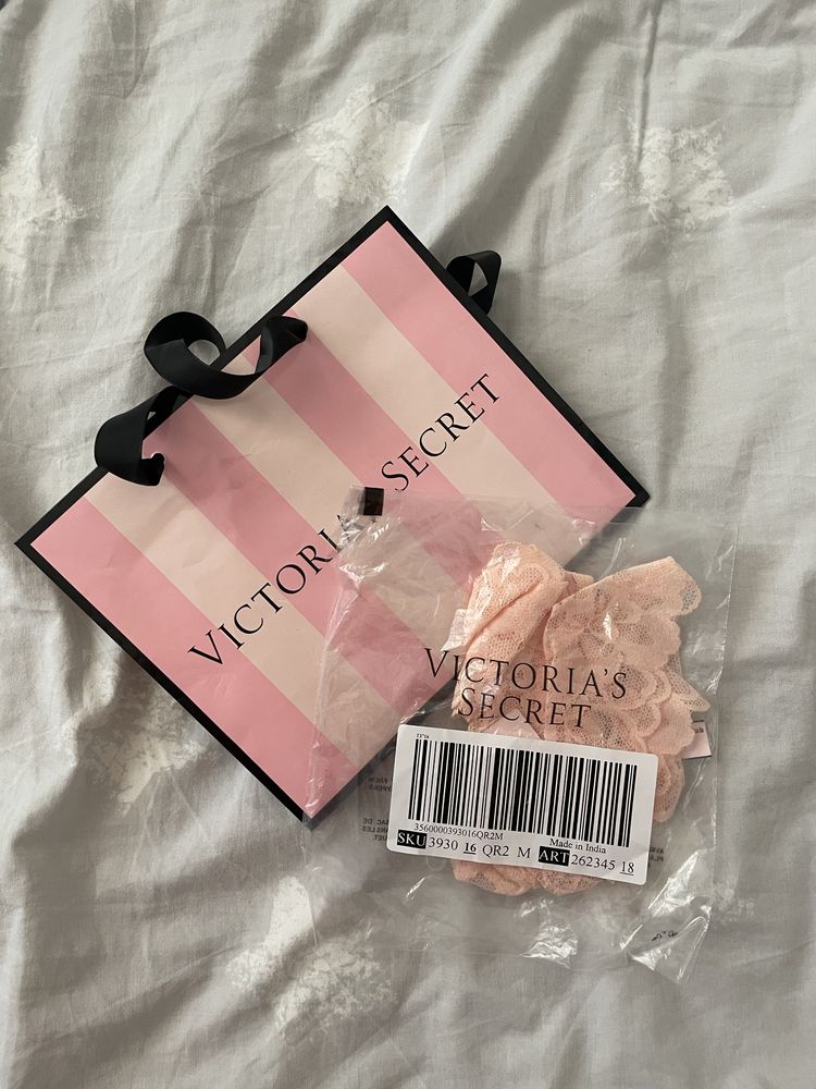 Nowe stringi Victoria Secret z koronka