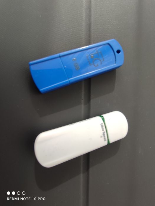 Дві проблемні флешкі. Ціна за все.