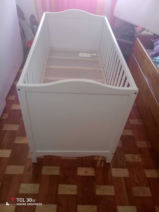 Berço para bebé, com colchão incluído