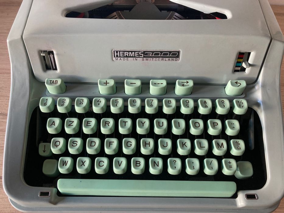 Máquina de escrever  *** Hermes 3000