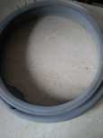 Fartuch do pralki Hotpoint Ariston WMSD 723 z dwiema obejmami.