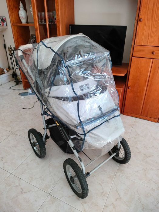 Carrinho de bébé - ovo e acessórios