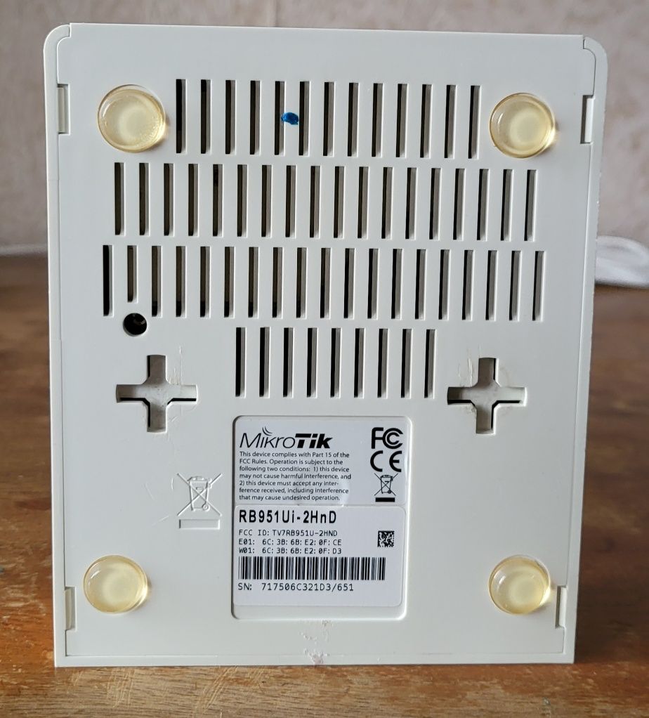 Маршрутизатор роутер MikroTik RB951Ui-2HnD