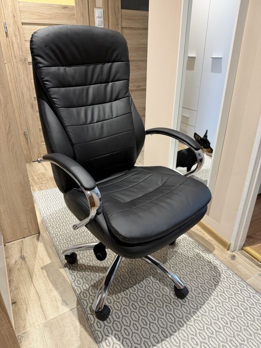 Fotel obrotowy Q-154 Czarny skóra używany