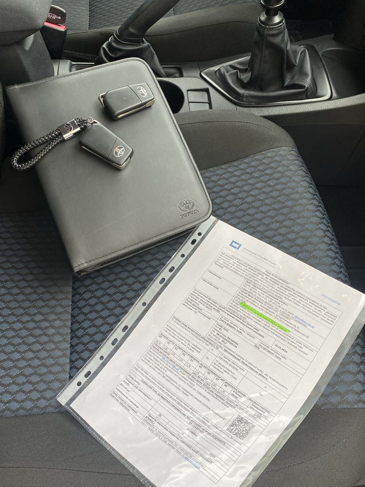 Продам авто Toyota Ayris 2013 року