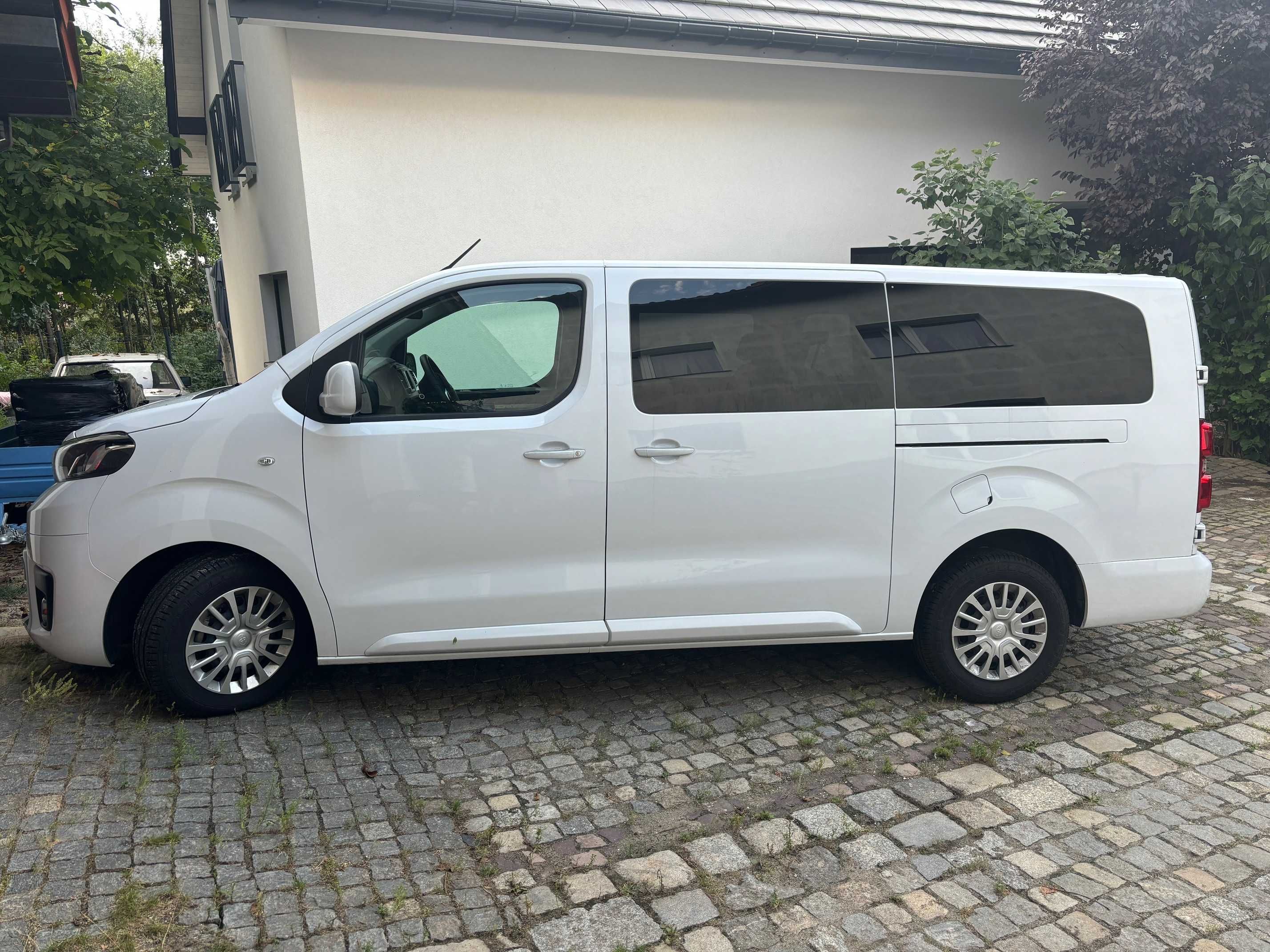 Wynajem busa 9-cio osobowego