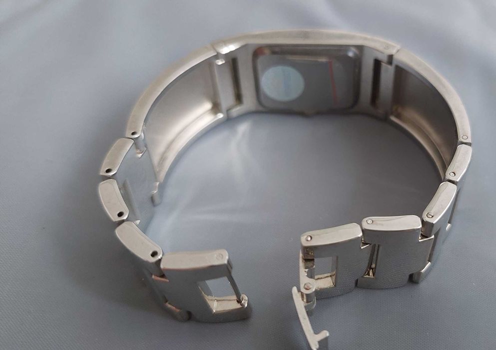 Perfect; elegancki, filigranowy zegarek damski; srebrna bransoleta