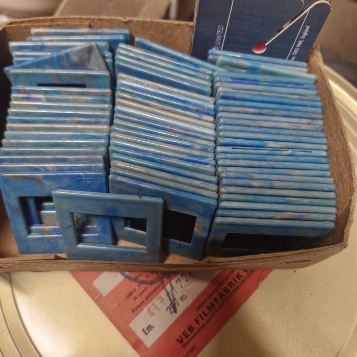 Ramka do Slajdów 5x5 cm 1 sztuka  marmurkowy Turkus - NRD (VEB Filmfab