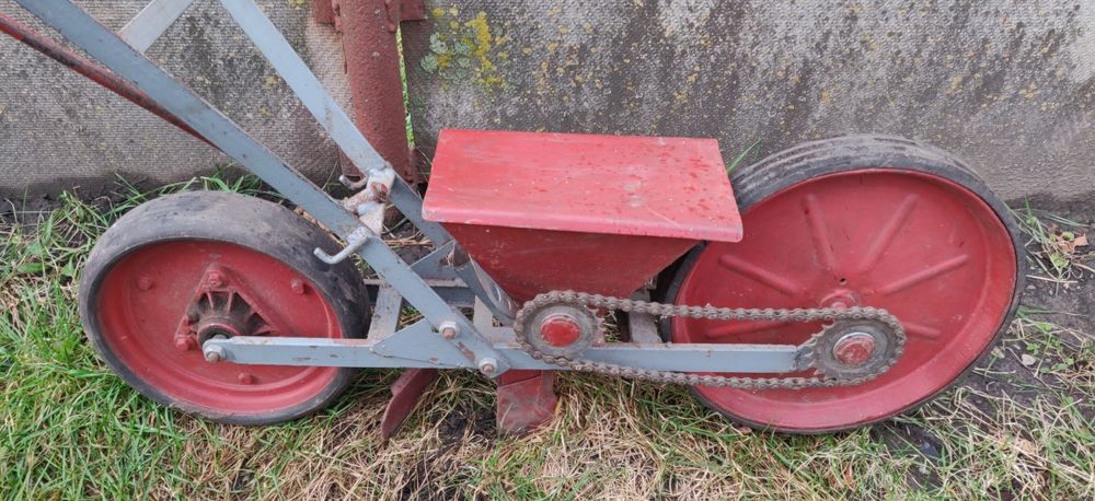 Сіялка точного висіву сівалка однорядна бункерна