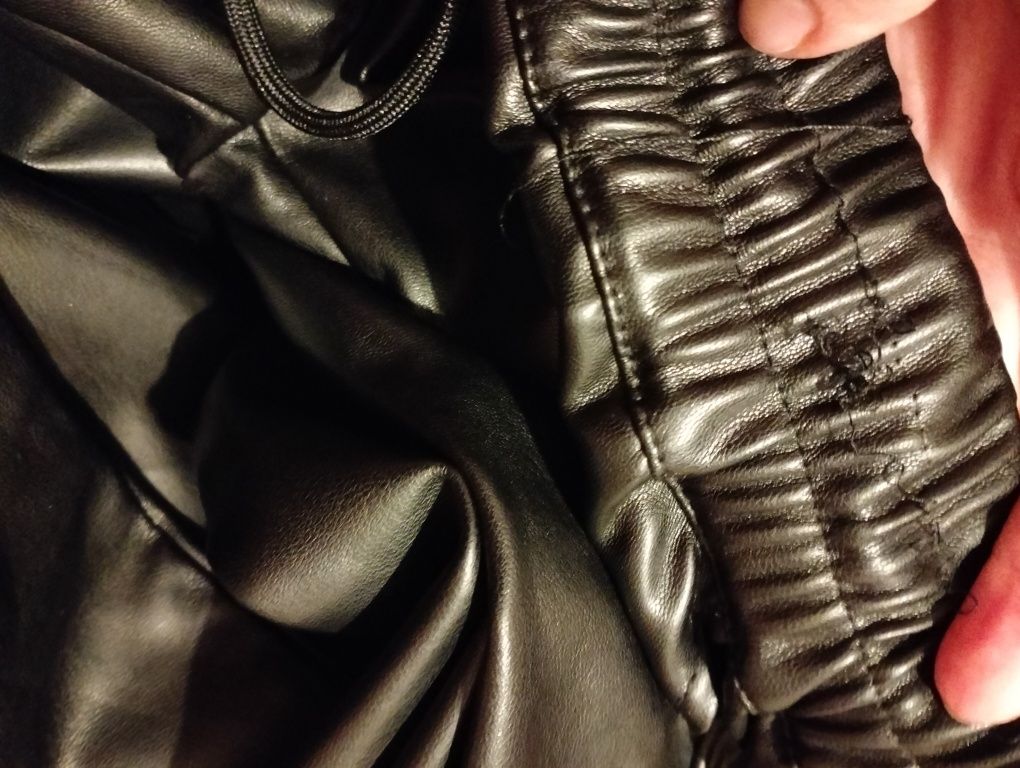 Spodnie damskie duży rozmiar czarne eko skóra woskowane plus size