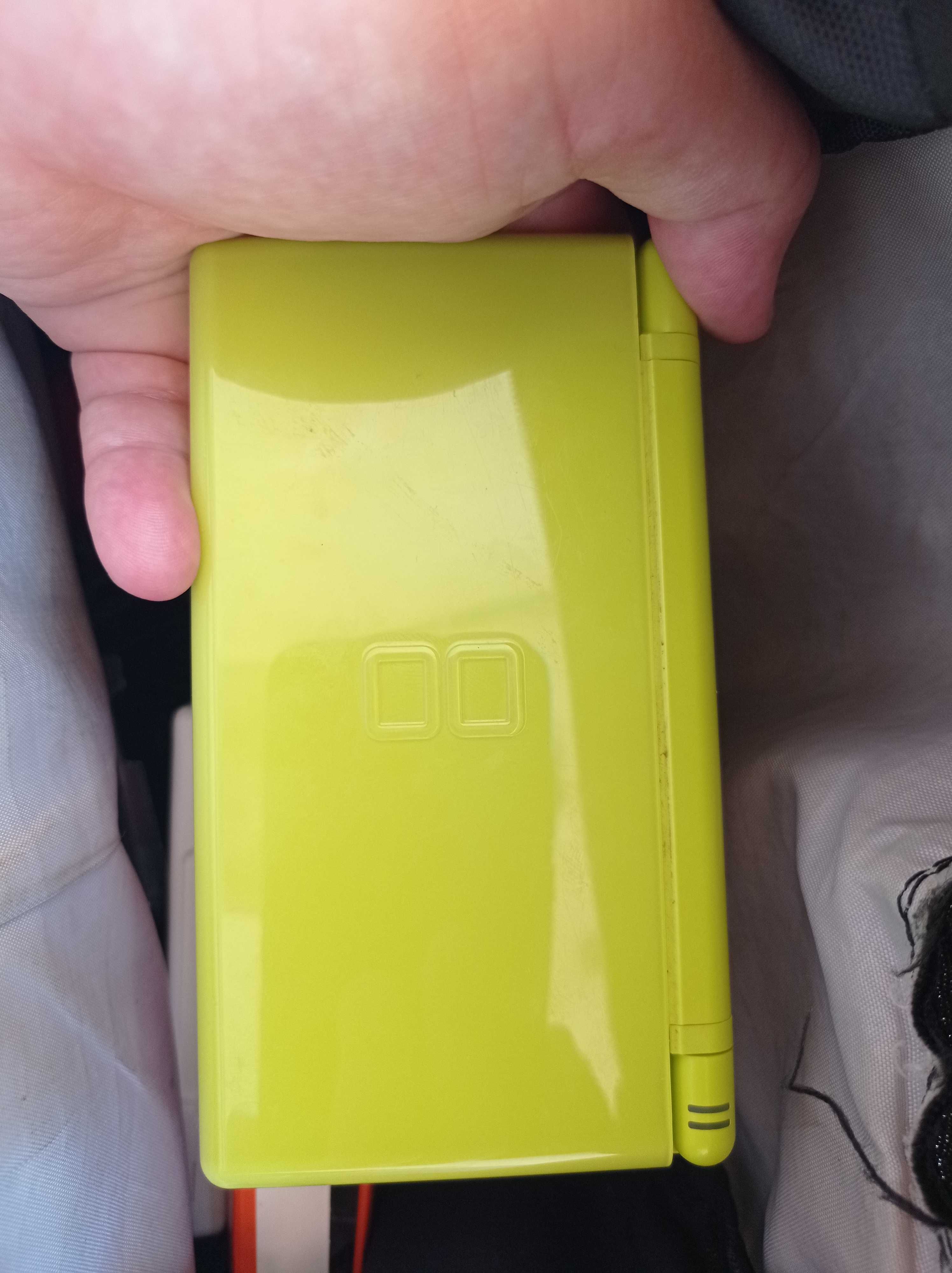 Nintendo DS LITE verde + carregador + extras
