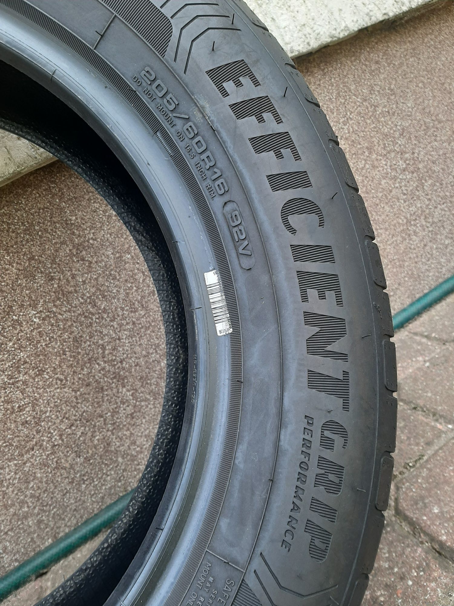 1x Opona letnia 205/60R16 GoodYear EfficientGrip / 2023r 6mm