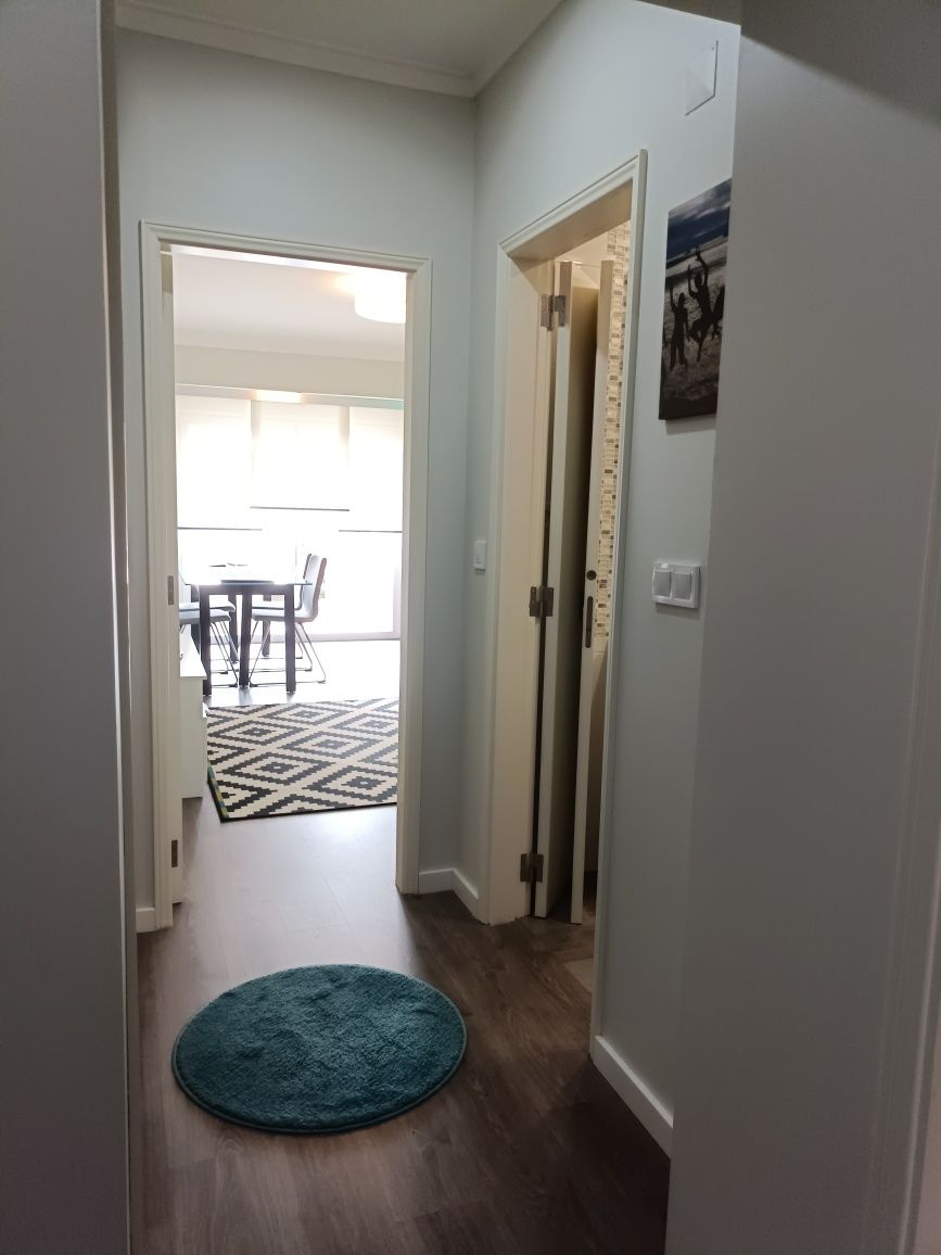 Arrenda-se apartamento T2 com 2 wc Sto. António