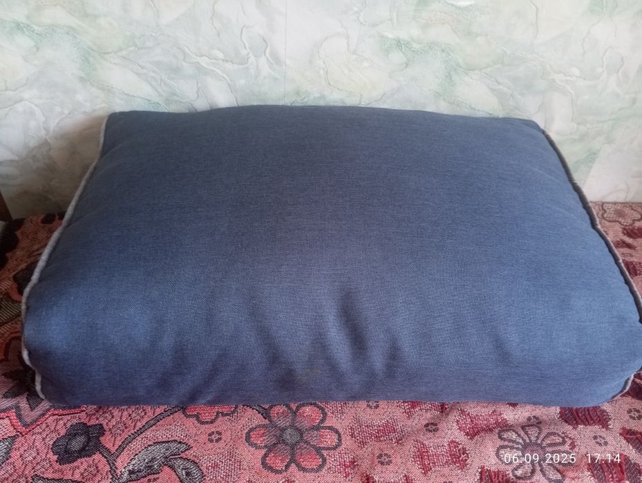 Підголовник (підлокітник) від дивана
