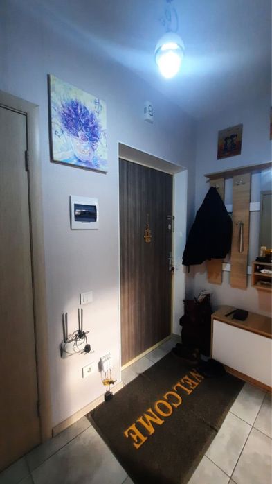 Продам хорошую однокомнатную Жк 7 Небо! Средний этаж! Укомплектована!