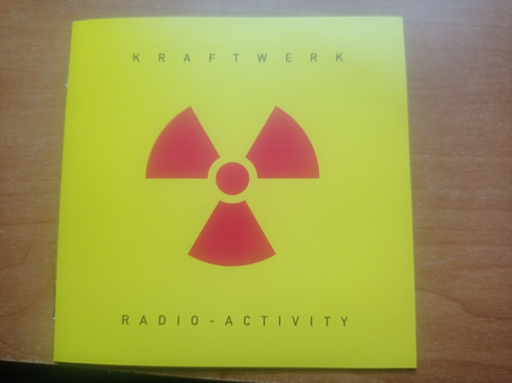 Kraftwerk - Radio-Activity