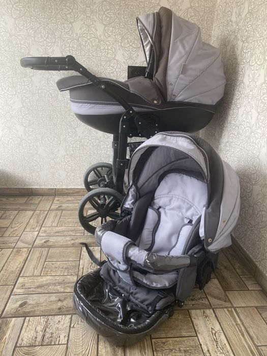 Дитяча коляска, нова
