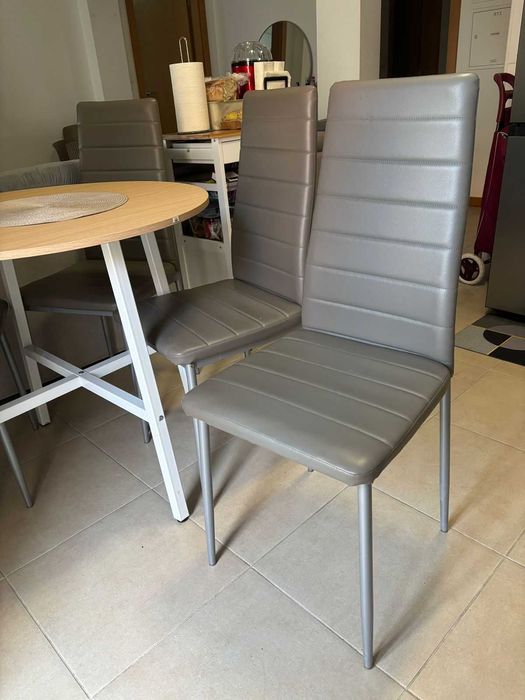 Mesa Redonda com 4 Cadeiras – Perfeito para Cozinha!