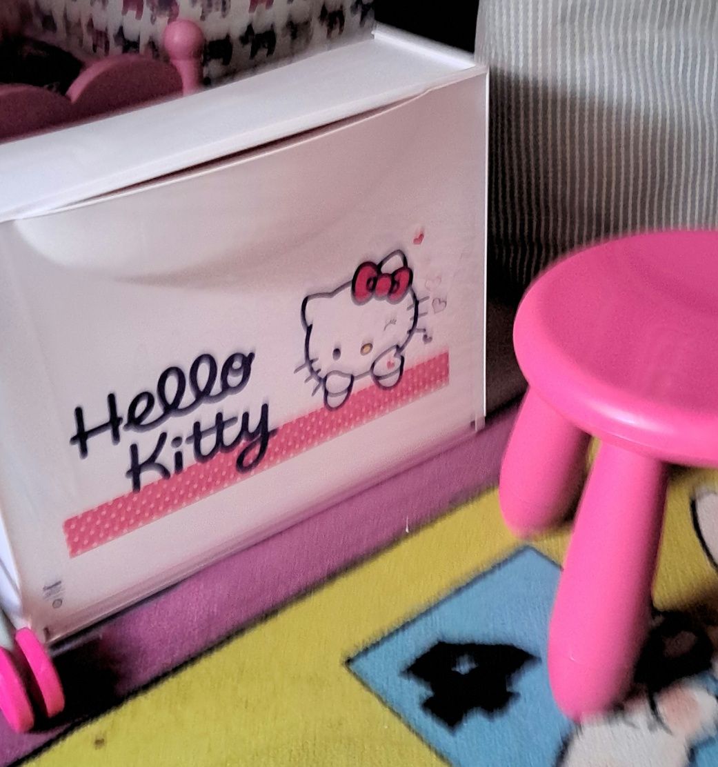 Sapateira Hello Kity e banco