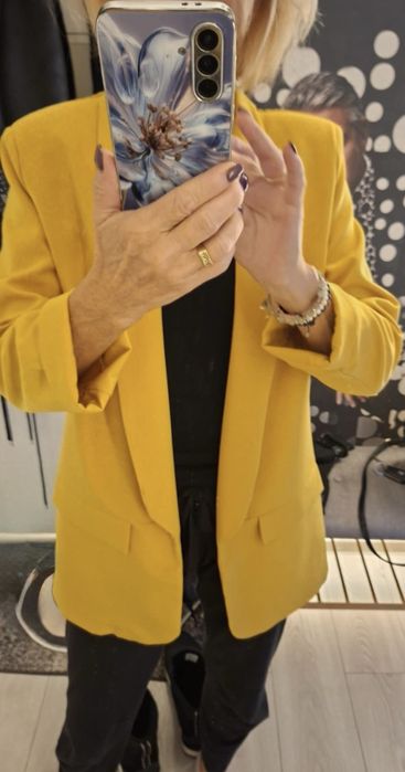 żółta marynarka musztardowa