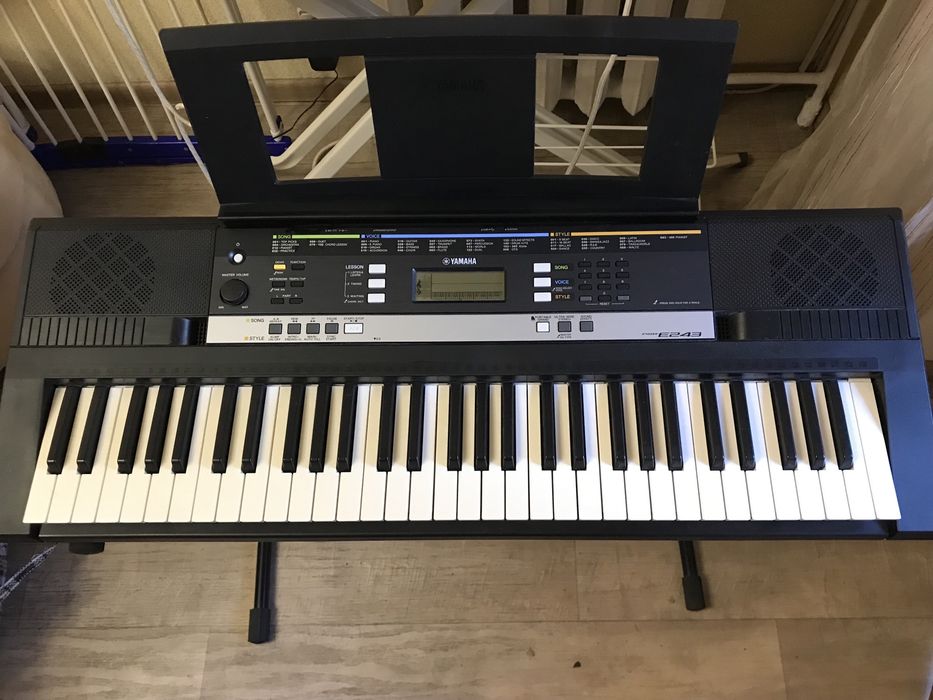 Синтезатор Yamaha psr E243