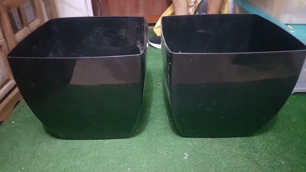 2 Vasos/floreiras com rodas