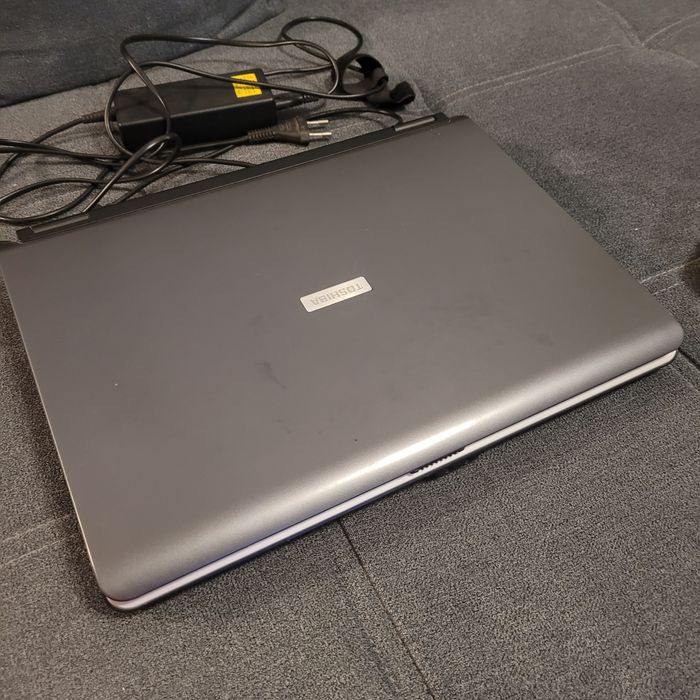 Laptop sprawny  Toshiba Satelite 17