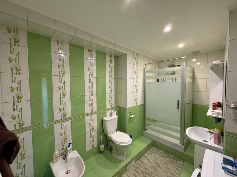 Продам квартиру в новобудові з меблями та технікою