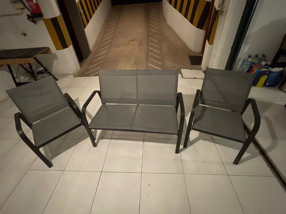 Sofá e duas cadeiras jardim