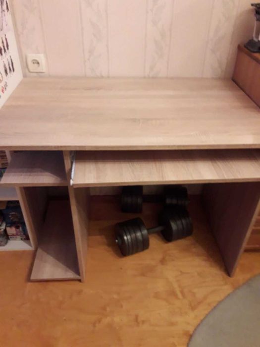 Продаю стол компьютерный