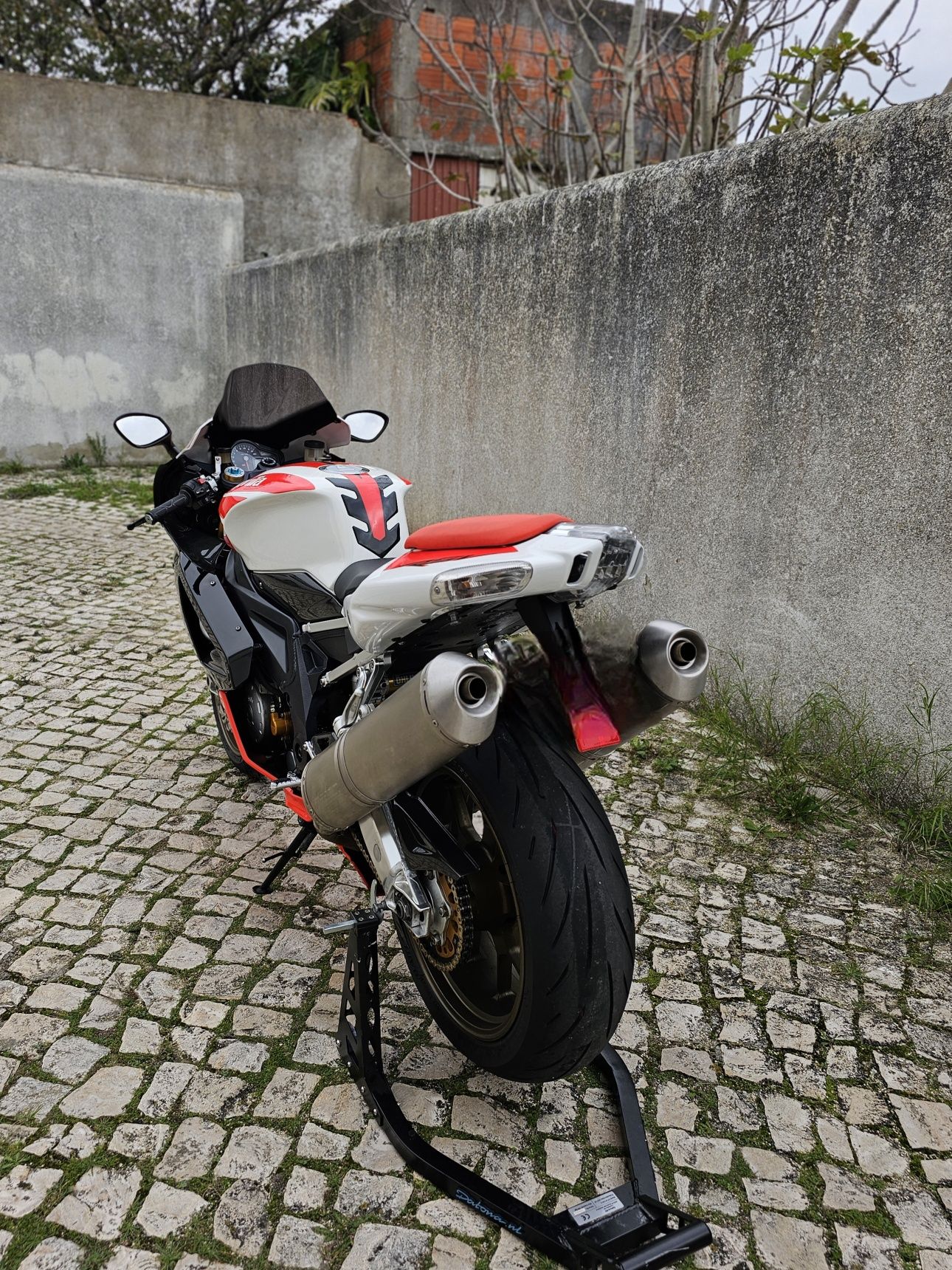 Aprilia RSV 1000 factory