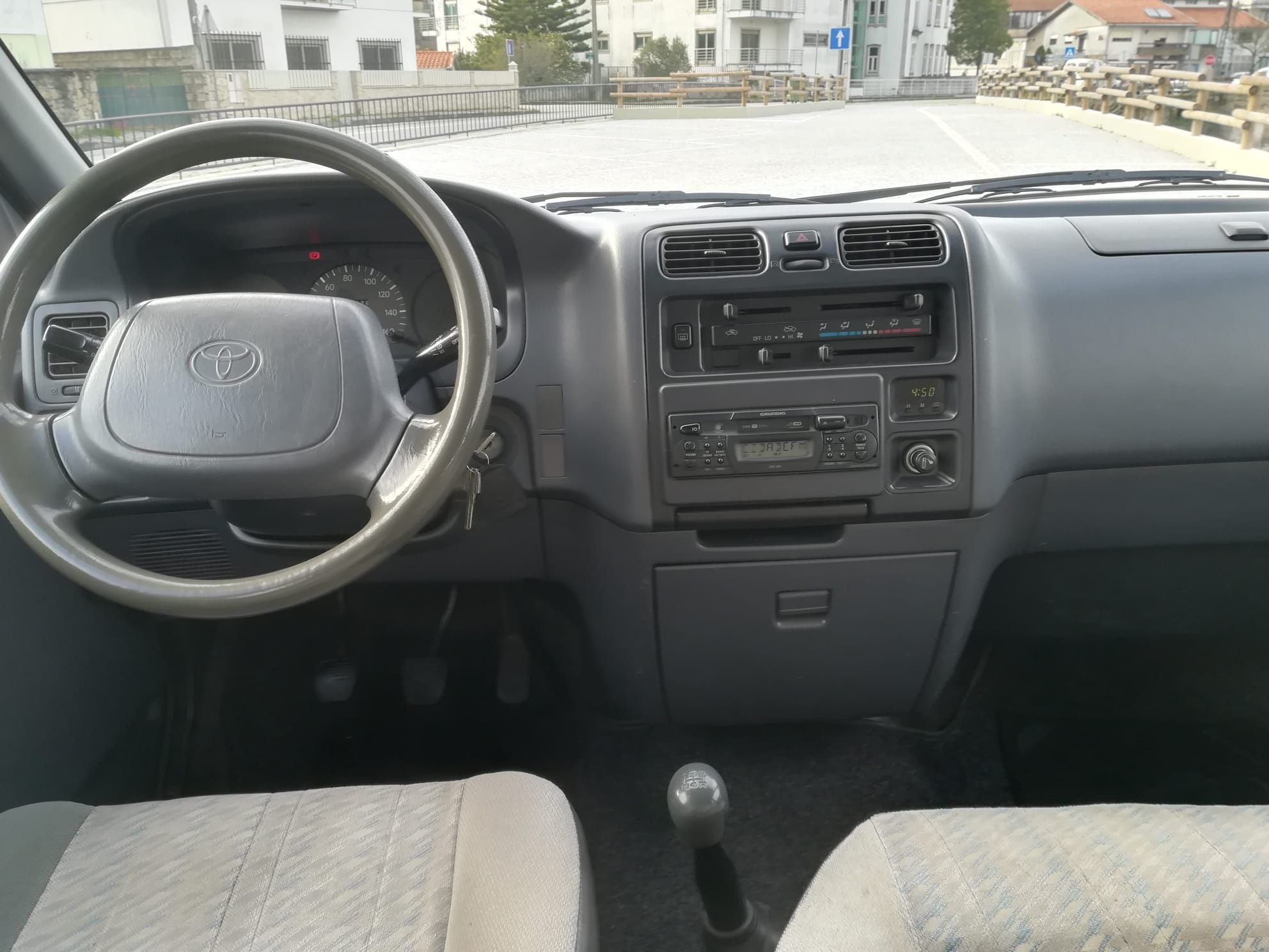 Vendo carrinha toyota de 6 lugares