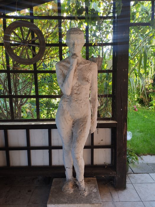 Figura rzeźba ogrodowa kobieta akt