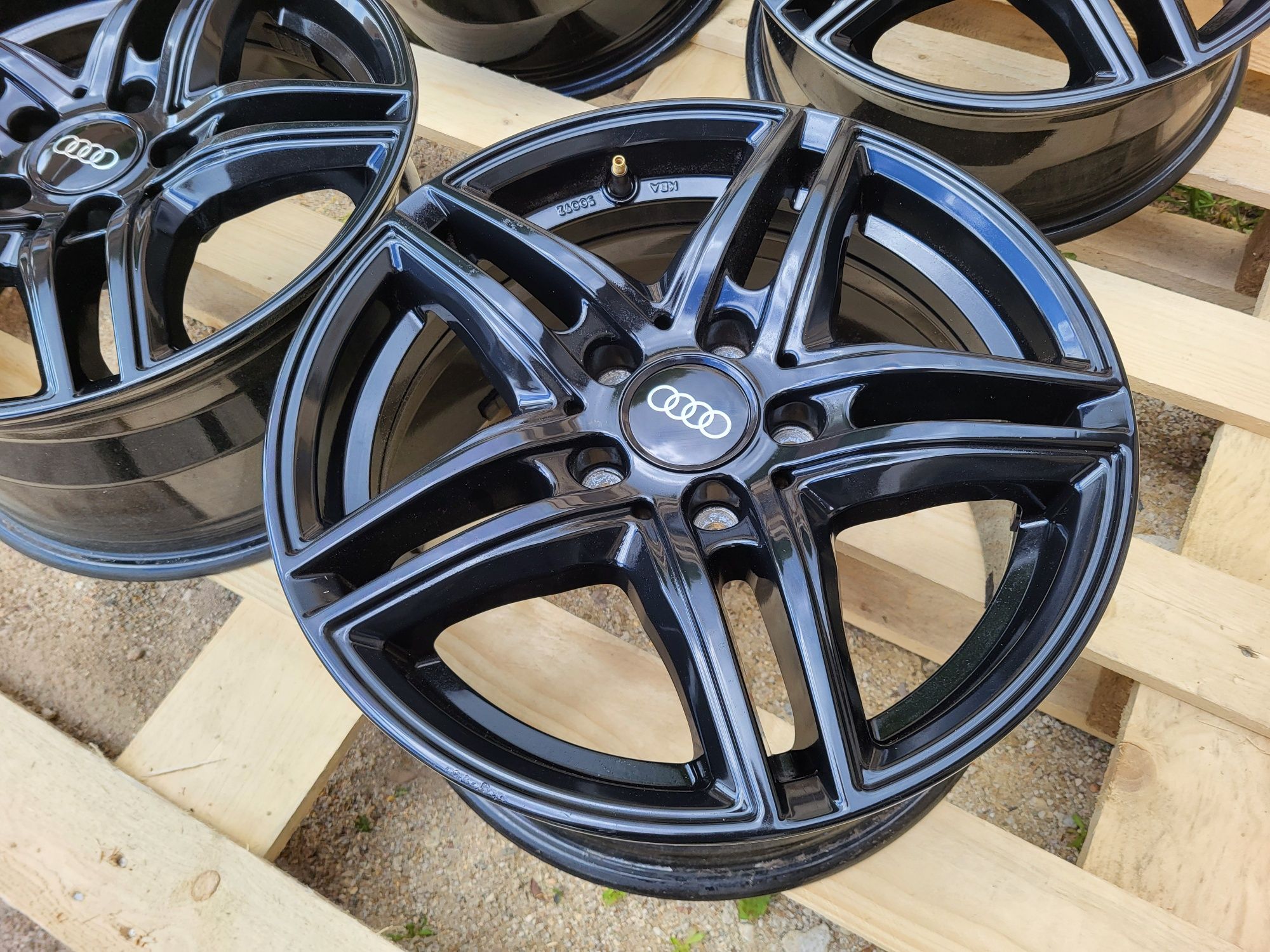 [528] Felgi aluminiowe 16 Cali 5x112 7,5J Audi VW Mercedes Borbet