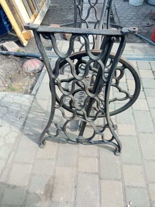 Станина к швейной машинке