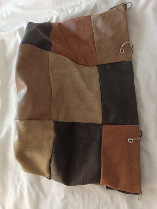 Mala tipo saco tons castanho