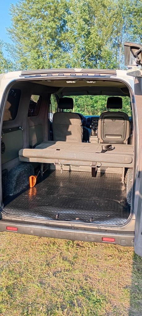 Nissan NV200 2011