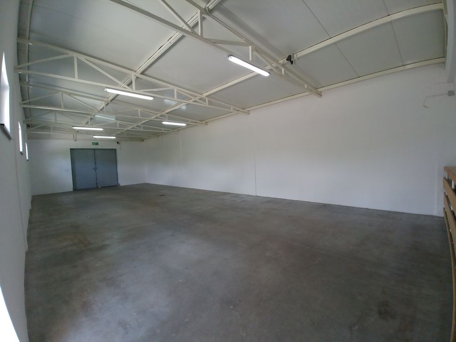 Wynajmę magazyny z zapleczem biurowym 420 m2 Jadowniki k/Brzeska